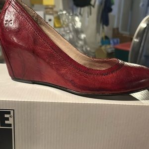 Frye, Carson Wedge Pump, size 7, burnt red. Never been worn